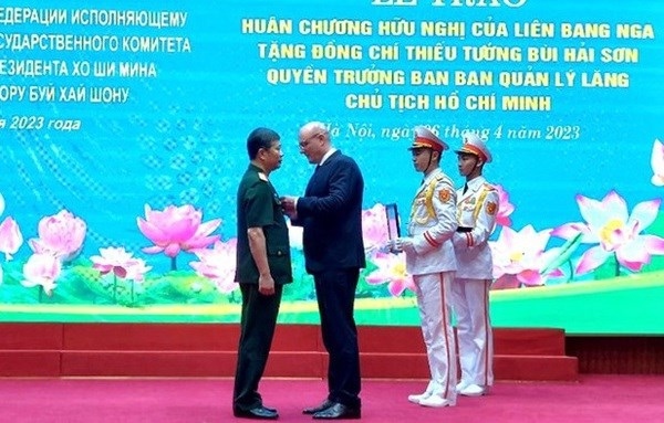 Russia's friendship order bestowed on President Ho Chi Minh Mausoleum official